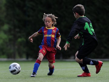 Xavi Simons jugando con el Barcelona en 2011.