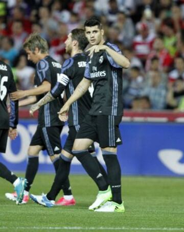 0-4. Álvaro Morata celebró el cuarto tanto.

