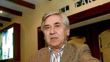 <b>RECONOCIMIENTO. </b>Muñoz quiso agradecer el gesto de Manuel Ruiz de Lopera al rebajar el precio de las entradas.