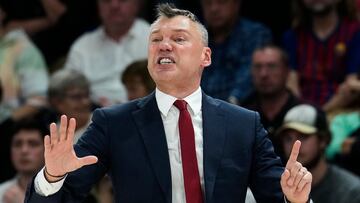 BARCELONA, 09/12/2022.- El entrenador del Barcelona, el lituano Sarunas Jasikevicius, durante el partido de EuroLiga que enfrenta al Barça y al ASVEL Villeurbanne este viernes en el Palau Blaugrana, en Barcelona. EFE/Alejandro García
