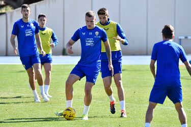 El Almería cede a Marezi al FC Alverca