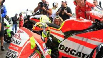 <b>NO SE RINDEN. </b>Ducati y Rossi trabajan duro para triunfar juntos.