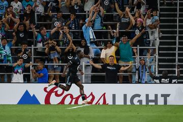 Minnesota United forward Bongokuhle Hlongwane 