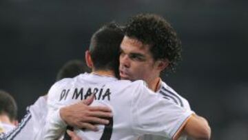 Di Mar&iacute;a se abraza con Pepe. 