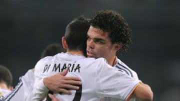 Di Mar&iacute;a se abraza con Pepe. 