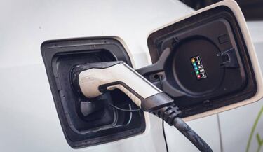 Buenas noticias para los conductores de un Tesla en Europa: podrán usar cargadores ajenos a la compañía