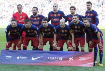 El once inicial del Barcelona. De pie: Claudio Bravo, Arda Turan, Mathieu, Sergi Roberto y Piqué. Agachados: Messi, Neymar, Munir, Iniesta, Aleix Vidal y Jordi Alba.