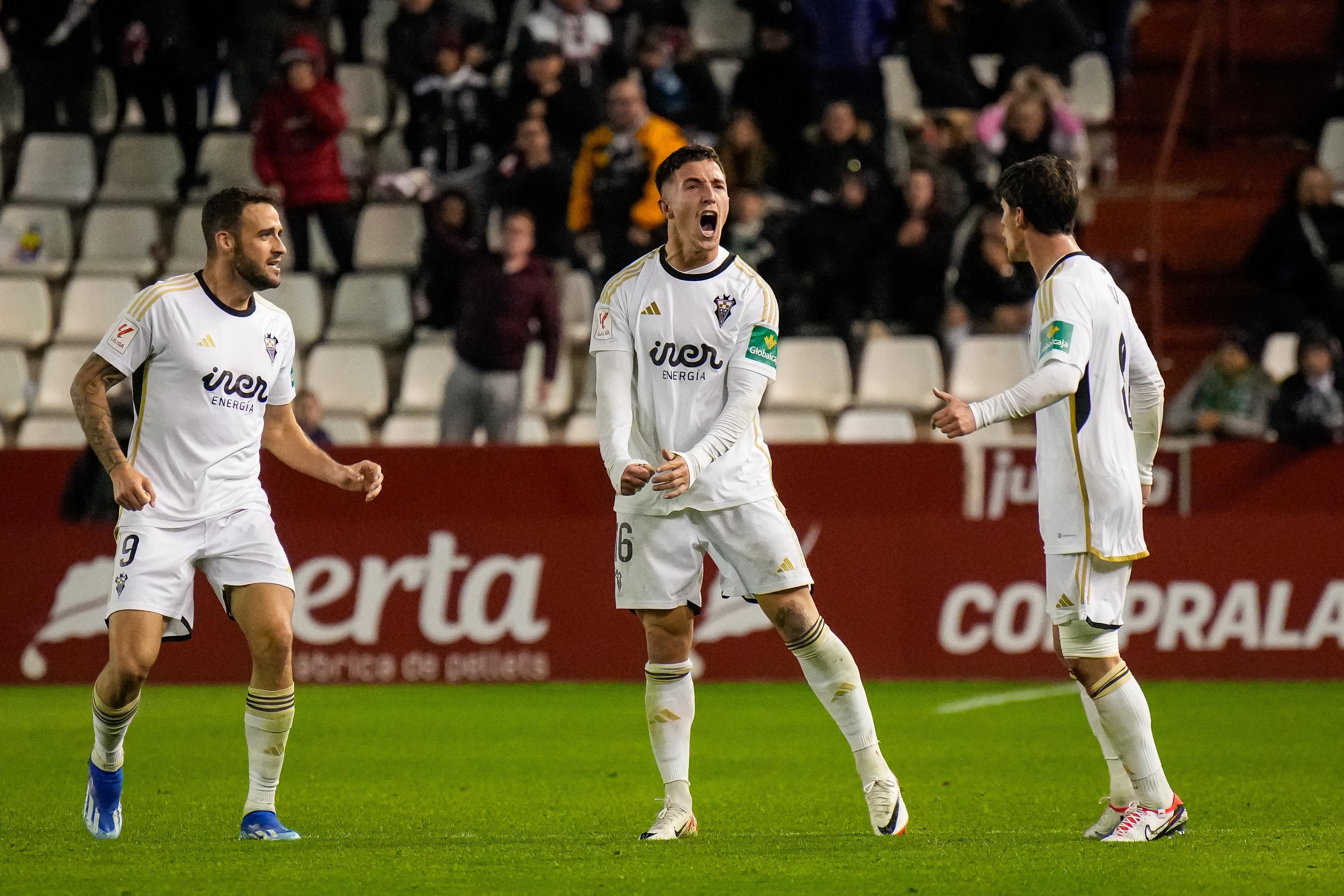 Escriche celebra uno de los goles con el Albacete Balompié.