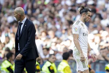 Pero en marzo de 2019, y tras una semana negra en la que el Madrid es eliminado de la Champions y de la Copa y pierde en casa con el Barcelona, Zidane vuelve a asumir el mando de la plantilla blanca. Pero un feo gesto tras perder en Vallecas ante el Rayo (decidi¨® ir en coche al aeropuerto e irse con su selecci¨®n), hace que el t¨¦cnico no le convoque en los ¨²ltimos partidos de Liga, e incluso en pretemporada afirmar: ¡°?Bale? Es mejor que se vaya cuanto antes. Hoy mejor que ma?ana¡±¡