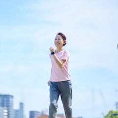 Adiós a caminar 10.000 pasos diarios: la ‘marcha japonesa’ de 30 minutos que es ideal para los mayores de 50 años