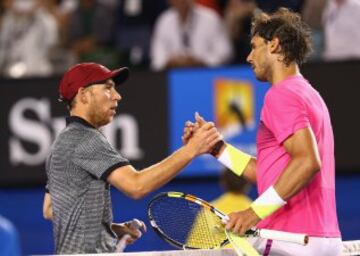 Rafa Nadal venció a Dudi Sela (1-6, 0-6, 5-7) en el Abierto de Australia.