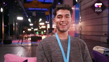 Todavía guarda un collar con una piedra de Ibiza que le recuerda a su expareja, le encantan sus labios y podría hacer una conferencia sin prepararla de primeros auxilios. Asegura que sus amores platónicos son Jessica Alba, Natalie Portman y el personaje Sansa Stark, interpretado por Sophie Turner en 'Juego de Tronos'.