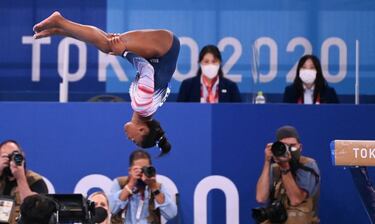 Simones Biles derrota a la ansiedad para ser bronce