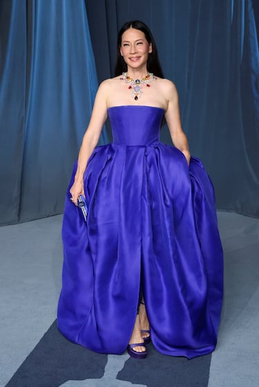 Lucy Liu posa en la alfombra roja de la Academy Museum Gala de Hollywood.
