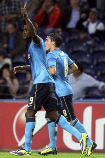 El delantero colombiano del Oporto, Jackson Martinez celebra su tanto ante el Atlético de Madrid durante su partido correspondiente del grupo G de Champions League