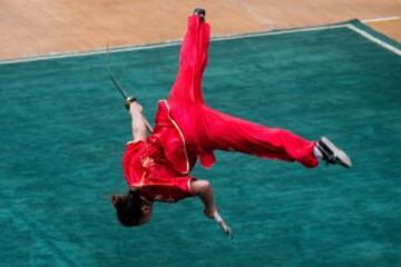 Exhibición de una participante del 11º Festival internacional de Artes Marciales en Zhengzhóu, China.