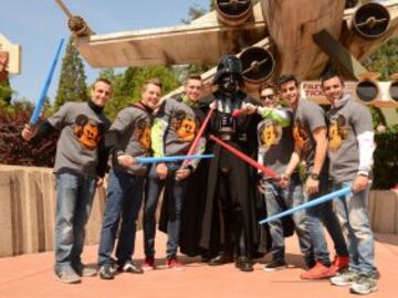 Antes del GP de Le Mans Hayden, Redding, di Meglio, Torres, Zarco y Aegerter han disfrutado de un divertido día  en Disneyland París.