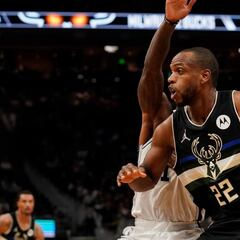 Milwaukee hopeful Middleton knee injury only 'minimal'