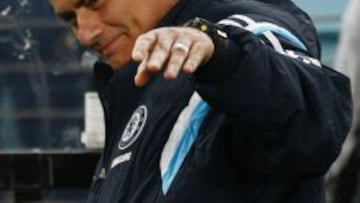 Football - Sydney FC v Chelsea FC - Friendly Match - ANZ Stadium, Sydney - Australia - 2/6/15
 Chelsea manager Jose Mourinho
 Reuters /  David Gray