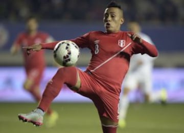 El volante peruano fue una de las figuras en la victoria ante Bolivia, y está en el equipo ideal de cuartos de final.