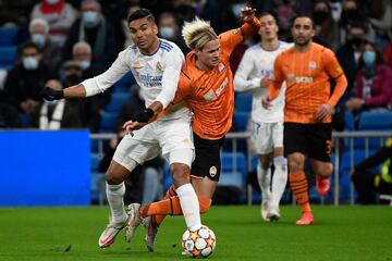 Casemiro y Mykhailo Mudryk.