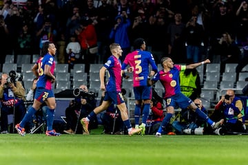 1-0. Raphinha celebra el primer gol que marca en el minuto 1 de encuentro.