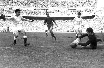 El 2 de marzo de 1952 en el partido Barcelona - Real Madrid, C¨¦sar anot¨® un hat-trick en el Camp Nou, el partido termin¨® con un resultado de 4-2. Vila Soler anot¨® para el Barcelona tambi¨¦n y Olsen y Arsuaga marcaron los goles del equipo blanco.
