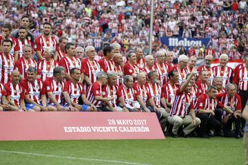 Foto de familia de las Leyendas del Atlético.