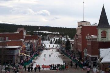 Este fin de semana se ha desarrollado en la calles de Leadville, Colorado; la 68 edición de la carrera anual de Skijoring 