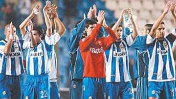 <b>DE BIEN NACIDOS ES SER AGRADECIDOS. </b>Por primera vez en años, la plantilla deportivista agradeció el ánimo de la grada tras caer por 0-5 ante el Mónaco.