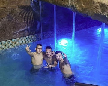 Uros comparte en sus redes muchas fotos con sus amigos y de vacaciones. Aquí le vemos en el Aquapark Hollywoodland de Serbia.