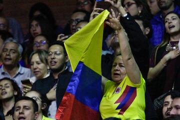 La Selección Colombia de voleibol detonó alegría en el Coliseo El Salitre al ganarle a Perú 3-0. El país sueña con un cupo a Tokio que se define contra Argentina.