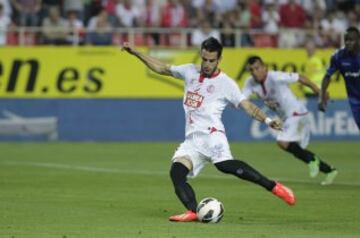 El actual jugador del C¨¢diz triunf¨® en el Sevilla y curiosamente el Valencia es el equipo al que m¨¢s goles le ha metido en su carrera: 11 en 14 partidos. Destacan los cuatro que le meti¨® en la ¨²ltima jornada de la campa?a 2012-13 y que impidieron al Valencia clasificarse para la Champions del curso siguiente.