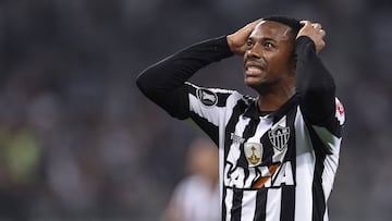 (FILES) In this file picture taken on August 9, 2017 Brazilian footballer Robinho gestures as he plays for Brazil's Atletico Mineiro during a 2017 Copa Libertadores match against Bolivia's Wilstermann at Mineirao stadium, in Belo Horizonte, Brazil. - The signing of Robinho, currently a fugitive from Italian justice after having been condemned to jail for rape in Italy in 2017, by his boyhood club Santos in October 2020 has brought to light once more how the country turns a blind eye to violence against women. The list of footballers who continued playing despite accusations or convictions for violence against women is extensive in Brazil, which seldom closes its doors to aggressors. (Photo by DOUGLAS MAGNO / AFP)