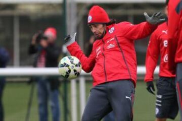 Jorge Valdivia entrena el sábado con la Roja.