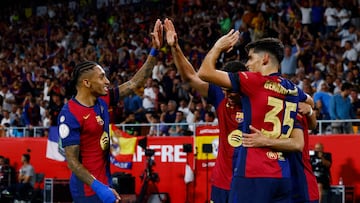 Soccer Football - Copa del Rey - Final - FC Barcelona v Real Madrid - Estadio de La Cartuja, Seville, Spain - April 26, 2025 FC Barcelona's Pedri celebrates scoring their first goal with Raphinha and Gerard Martin REUTERS/Borja Suarez