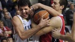 Sergio toma los mandos de la apisonadora blanca