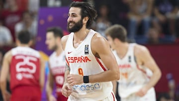 Ricky Rubio sonríe durante el partido entre España y Turquía del Eurobasket.