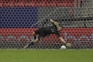 El encuentro terminó 1-1 tras los noventa minutos. Lautaro Martínez y Luis Díaz anotaron y la clasificación se definió desde los once pasos. Los de Scaloni se impusieron 3-2 y ahora jugarán la final ante Brasil. 