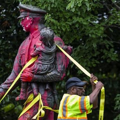 Statue of Confederate President Jefferson Davis falls on a man in Portsmouth protests