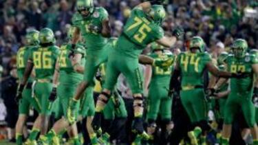 La'el Collins, Ereck Flowers o Jake Fisher #75 (en la foto) podrían ser refuerzos interesante para la línea ofensiva de los Lions en el draft.