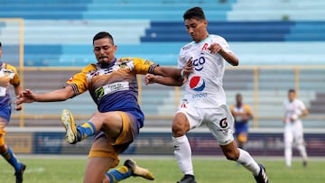 La Liga Mayor de El Salvador tendr&aacute; un nuevo campe&oacute;n, pues Santa Tecla fue eliminado por Isidro Metap&aacute;n, que se uni&oacute; a &Aacute;guila como los primeros clasificados.