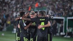 Real Madrid's Uruguayan midfielder Federico Valverde celebrates with teammates scoring his team's first goal during the Spanish league football match between Elche CF and Real Madrid CF at the Martinez Valero stadium in Elche on October 19, 2022. (Photo by JOSE JORDAN / AFP)