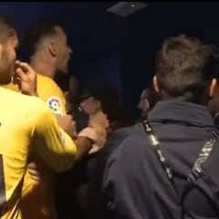 Vergüenza absoluta: invasión de campo en el festejo del Barça