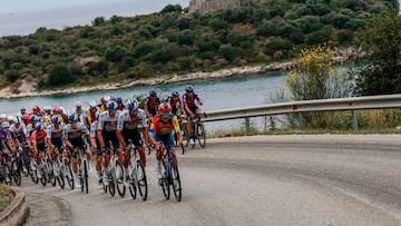 The pack rides during the 3rd stage of the 108th Giro d'Italia cycling race, 160km from Vlore to Vlore in Albania, on May 11, 2025. (Photo by Luca Bettini / AFP)