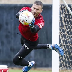 Bordalás juega como puede con sus cuatro porteros