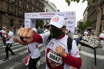 La clase se ha desarrollado en el Zócalo, la plaza central de la ciudad de México para intentar superar el récord que ostenta actualmente Moscú, que en 2017 reunió a unos 3.000 participantes.