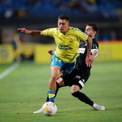 Álvaro Lemos renueva hasta 2025