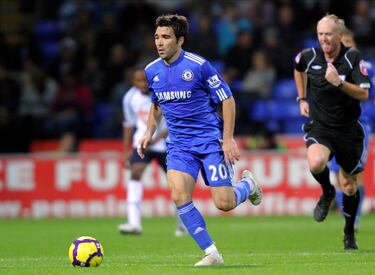 Anderson Luís de Souza tuvo un paso por el Chelsea FC al final de su carrera europea. Fue fichado en julio de 2008, procedente del FC Barcelona, por una cifra cercana a los 8 millones de libras. unió al club coincidiendo con la llegada de Luiz Felipe Scolari (su antiguo entrenador en la selección portuguesa), lo que facilitó el movimiento.