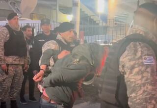 Un hincha chileno llegó ebrio al Centenario y esto pasó